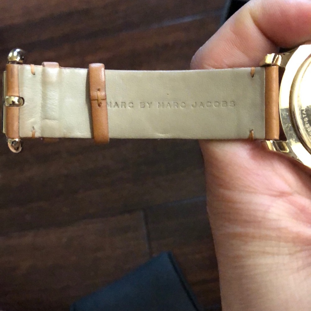 Leather Watch - Picture 6 of 8